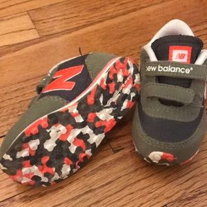 New Balance baby/toddler sneaker-size 4-like new!